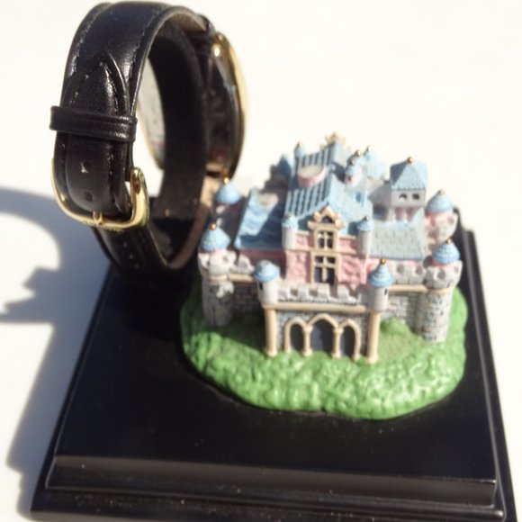 Everlasting Time Disney Watch CINDERELLAS CASTLE Mickey Ltd 7500 Series 7 DS-458